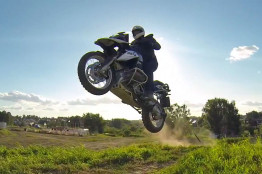 Jumping the BMW R1200GS