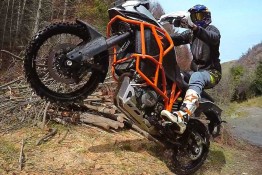chris birch riding the ktm 1190 adventure r