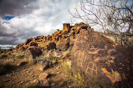 indian well petroglyphs mojave national preserve