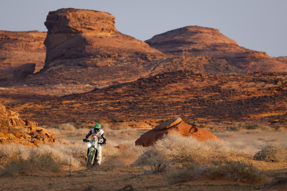 Mason Klein snatches thirds place on the Kove Chinese motorcycle.