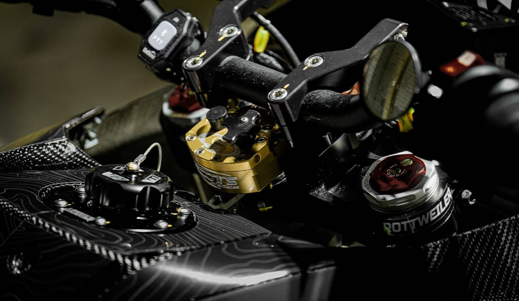 Husqvarna 901 Rally bike build