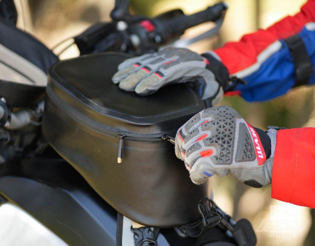 GIVI GRT728 Tank Bag Waterproof Zipper