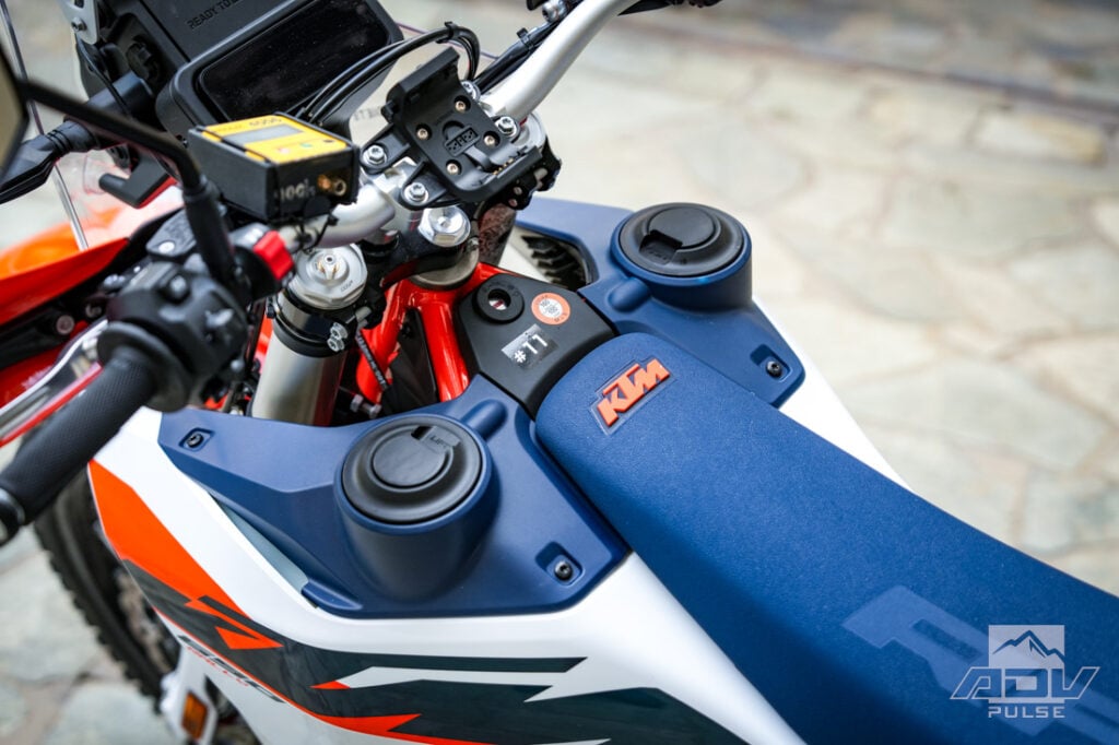 KTM 690 Rally Dual Tanks