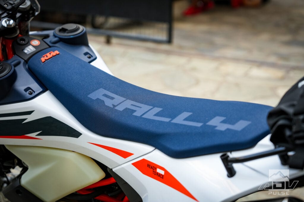KTM 690 Rally Seating
